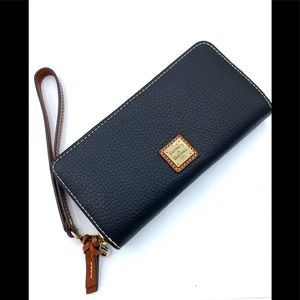 Dooney & Bourke Bags - Dooney & Bourke Zip Around Phone Wristlet Dooney & Bourke Bags - Dooney & Bourke Zip Around Phone Wristlet